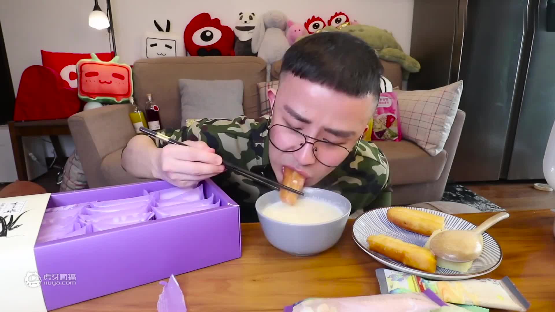 深夜嗨吃烧烤，在我饥肠辘辘的情况下啃一顿烧烤，太爽啦！还研究了一份新的烧烤吃法～中式塔可！真的是满足