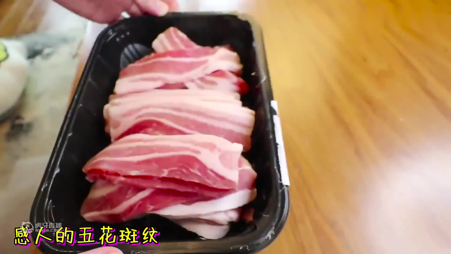 深夜嗨吃烧烤，在我饥肠辘辘的情况下啃一顿烧烤，太爽啦！还研究了一份新的烧烤吃法～中式塔可！真的是满足