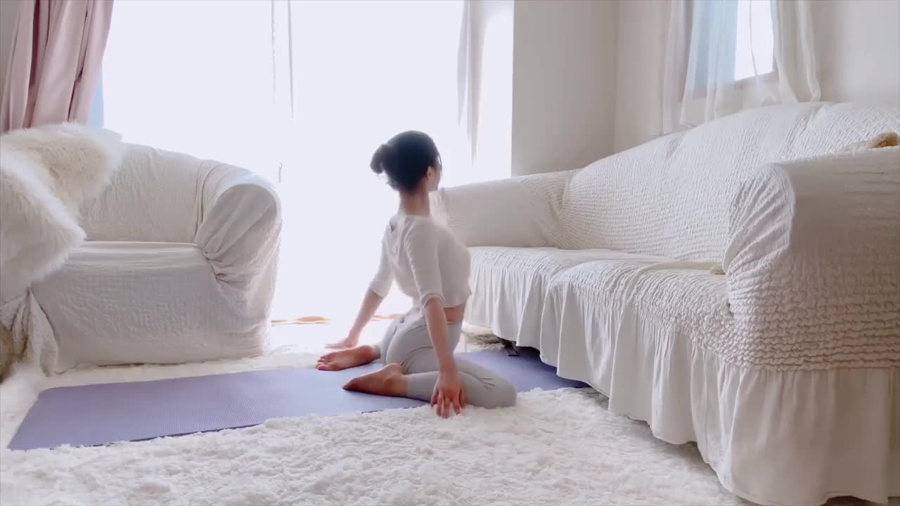 深呼吸，优雅舒筋瑜伽告别亚健康