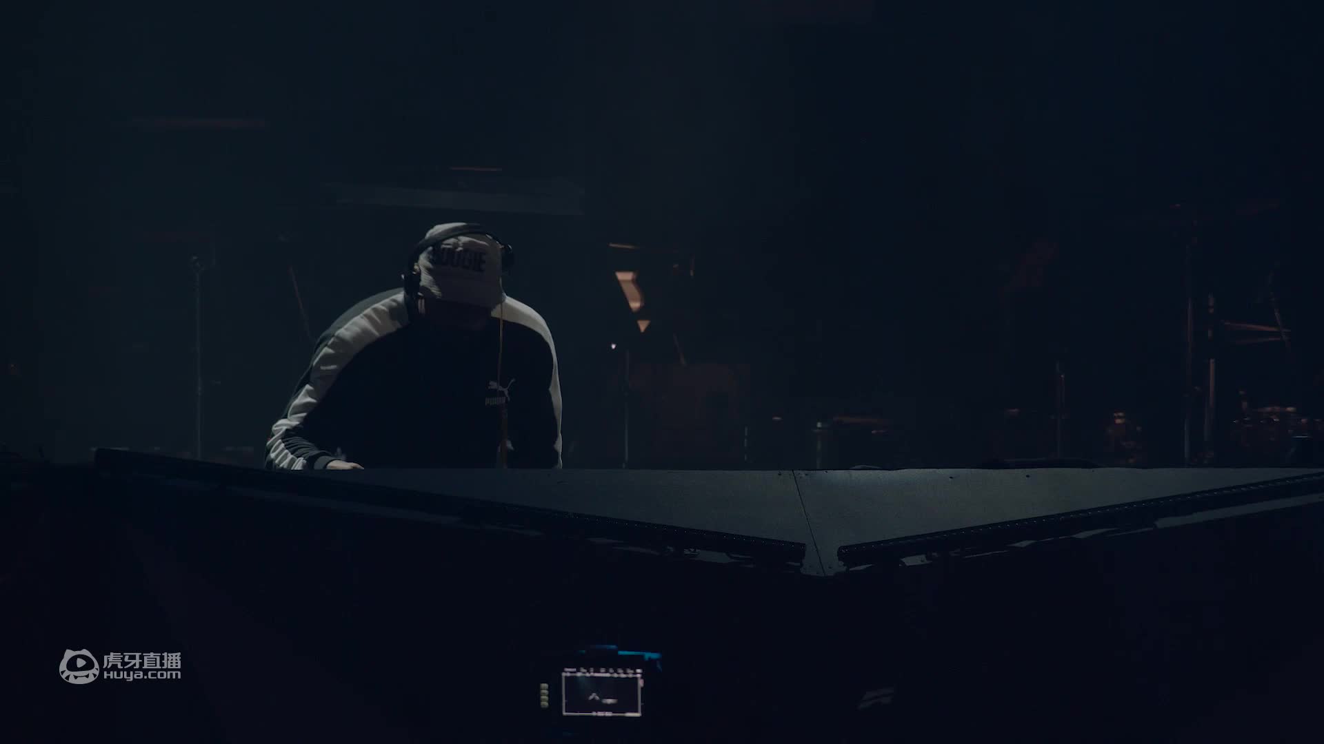 欢迎来到蹦迪军团的直播间