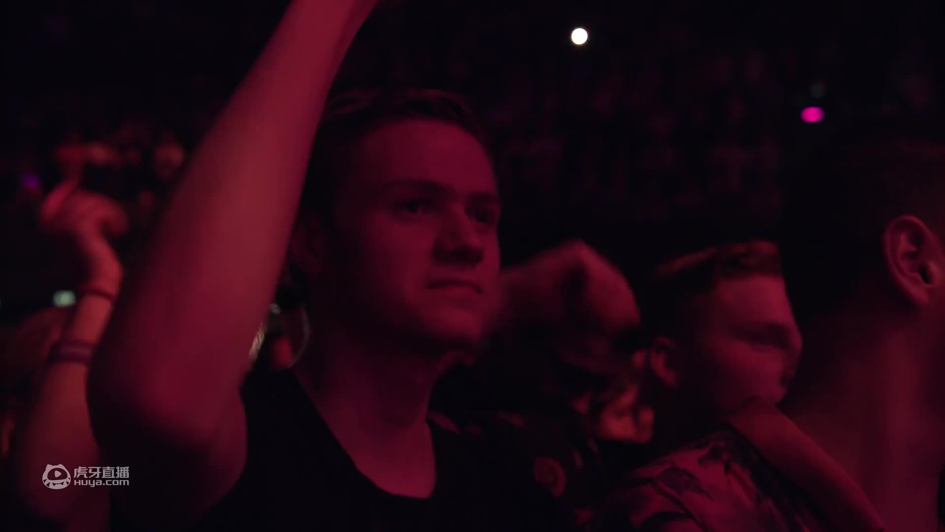 欢迎来到蹦迪军团的直播间