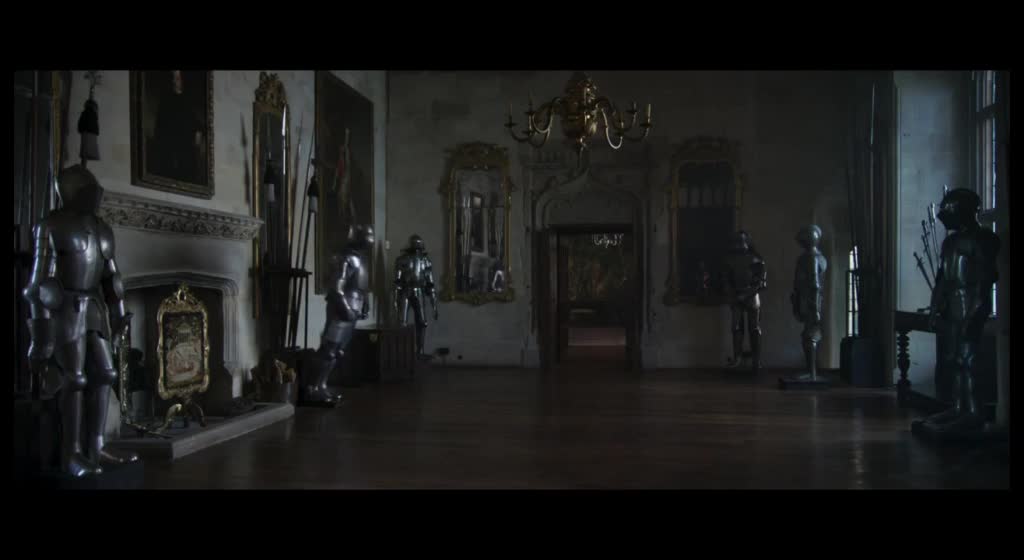 窝在沙发看憨豆！笑到打鸣！