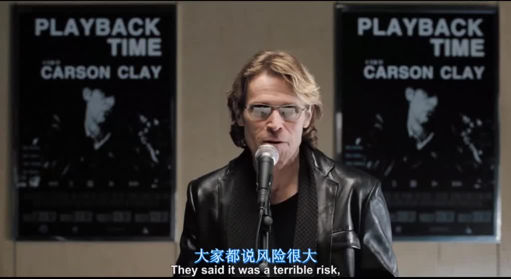 窝在沙发看憨豆！笑到打鸣！