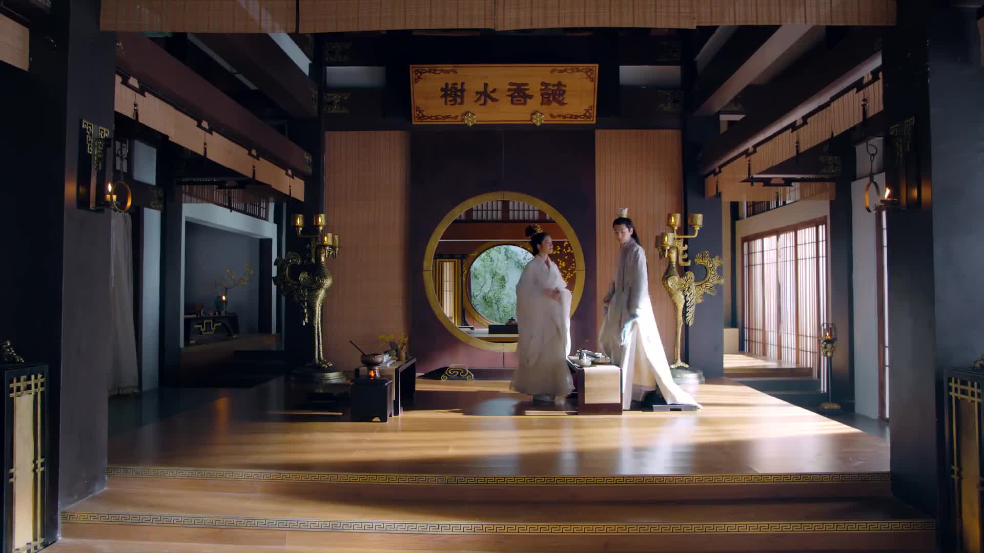 从青丝变白发到身世反转，狗血但为啥这么上头？