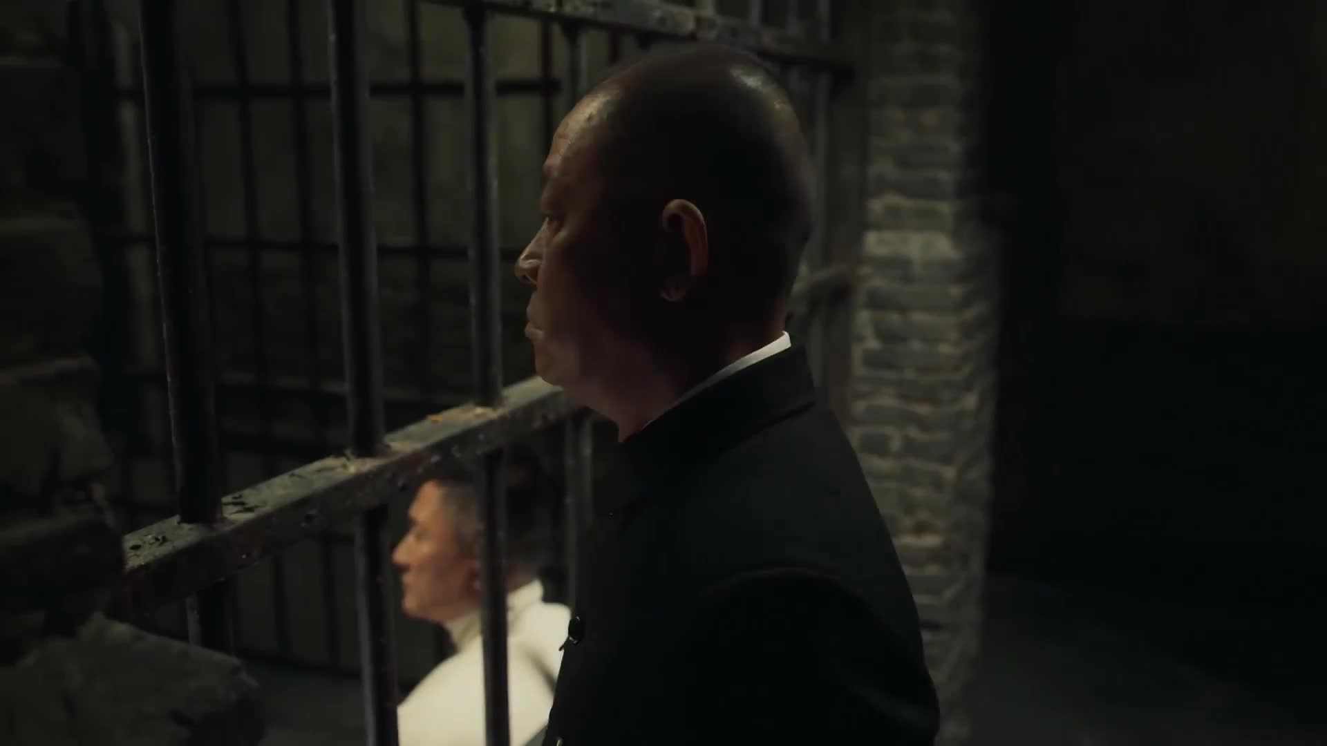 电话亭一枪定生死！张志坚靳东台词交锋太绝