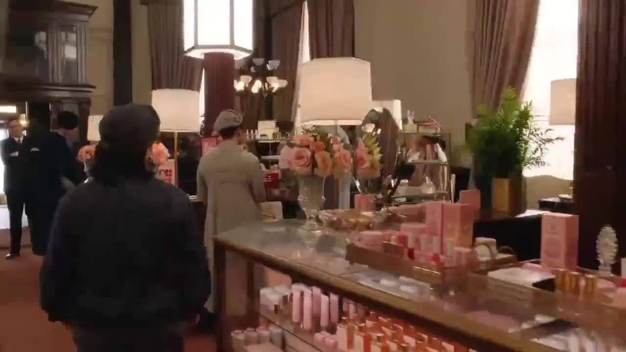 看她如何把人生的烂牌打成王炸