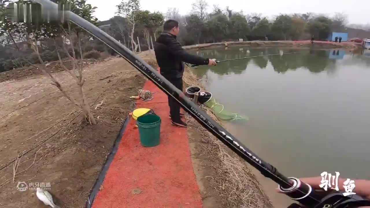 【驯鱼日记】第16集：几块钱的假饵，竟然翘嘴五连杆，看傻黑坑老板！