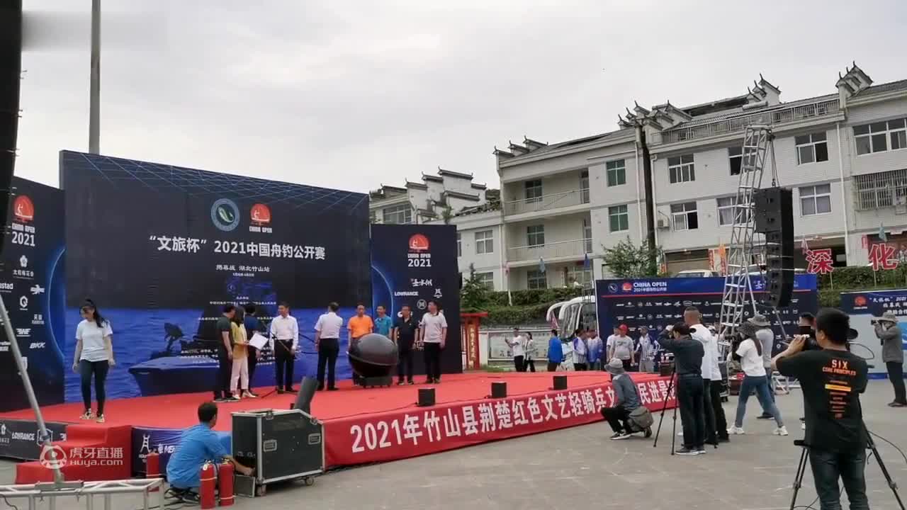 【驯鱼日记】第16集：几块钱的假饵，竟然翘嘴五连杆，看傻黑坑老板！