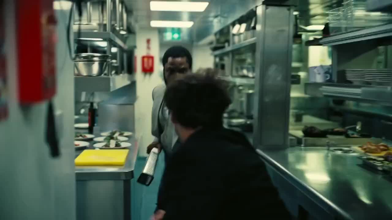 空降的英雄，肌肉科技梦男