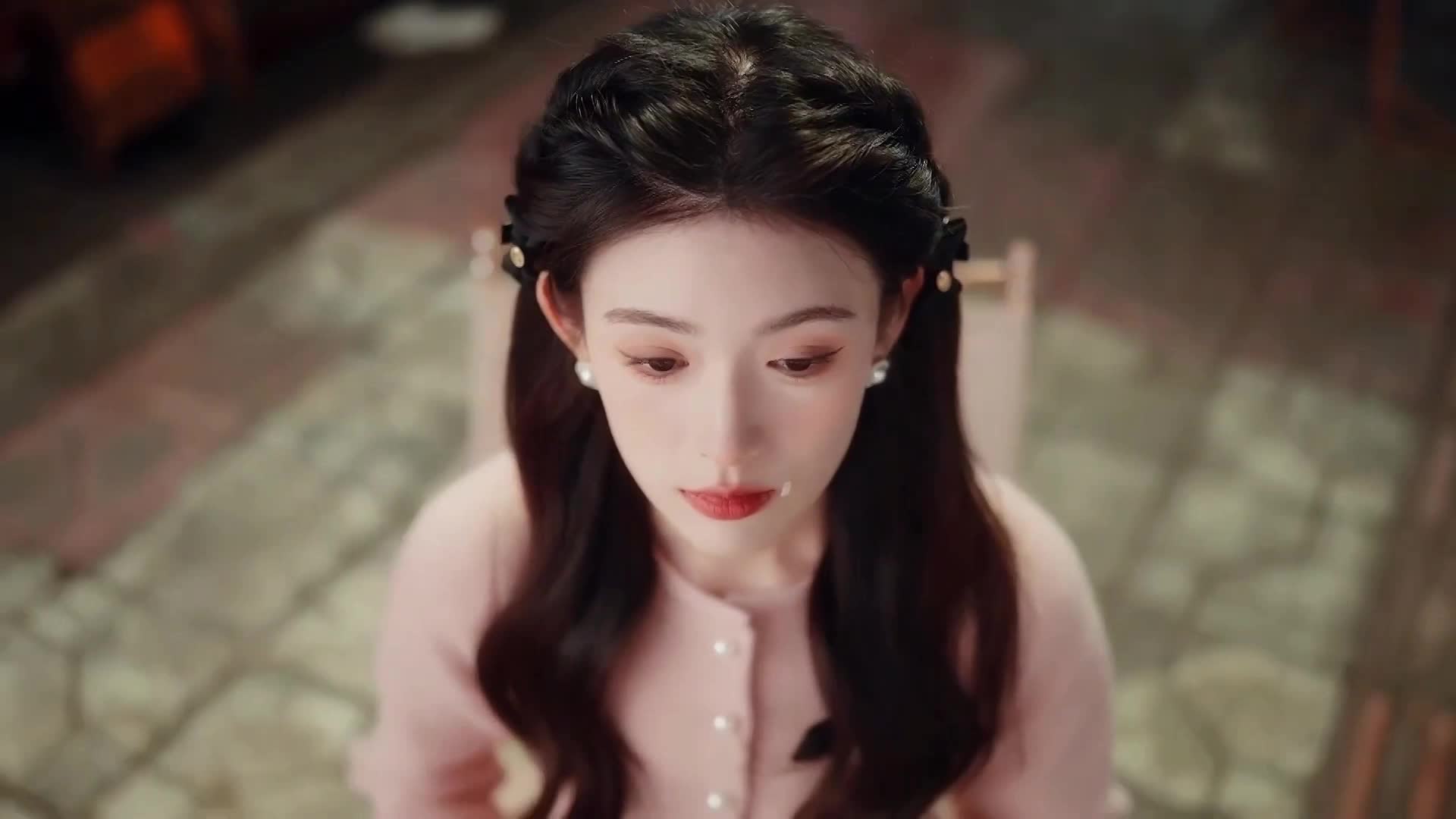 温室长大的天真女走出地下城千里救父