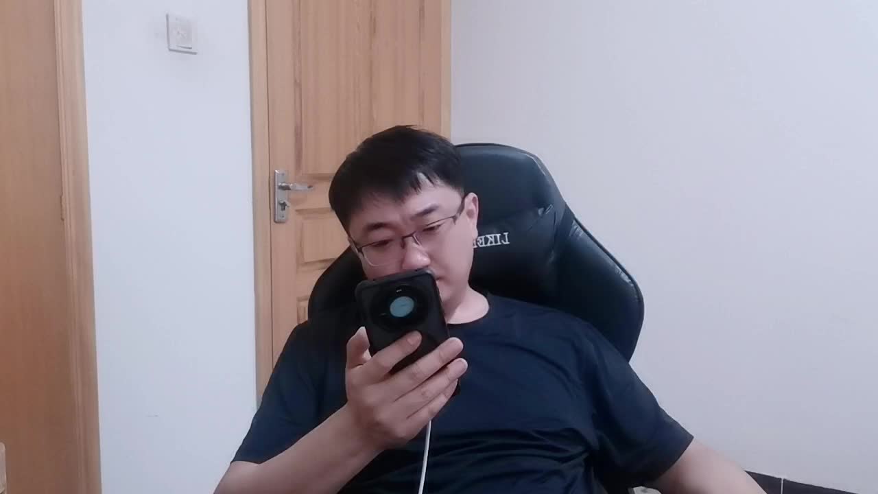 嘚比嘚：节日快乐～