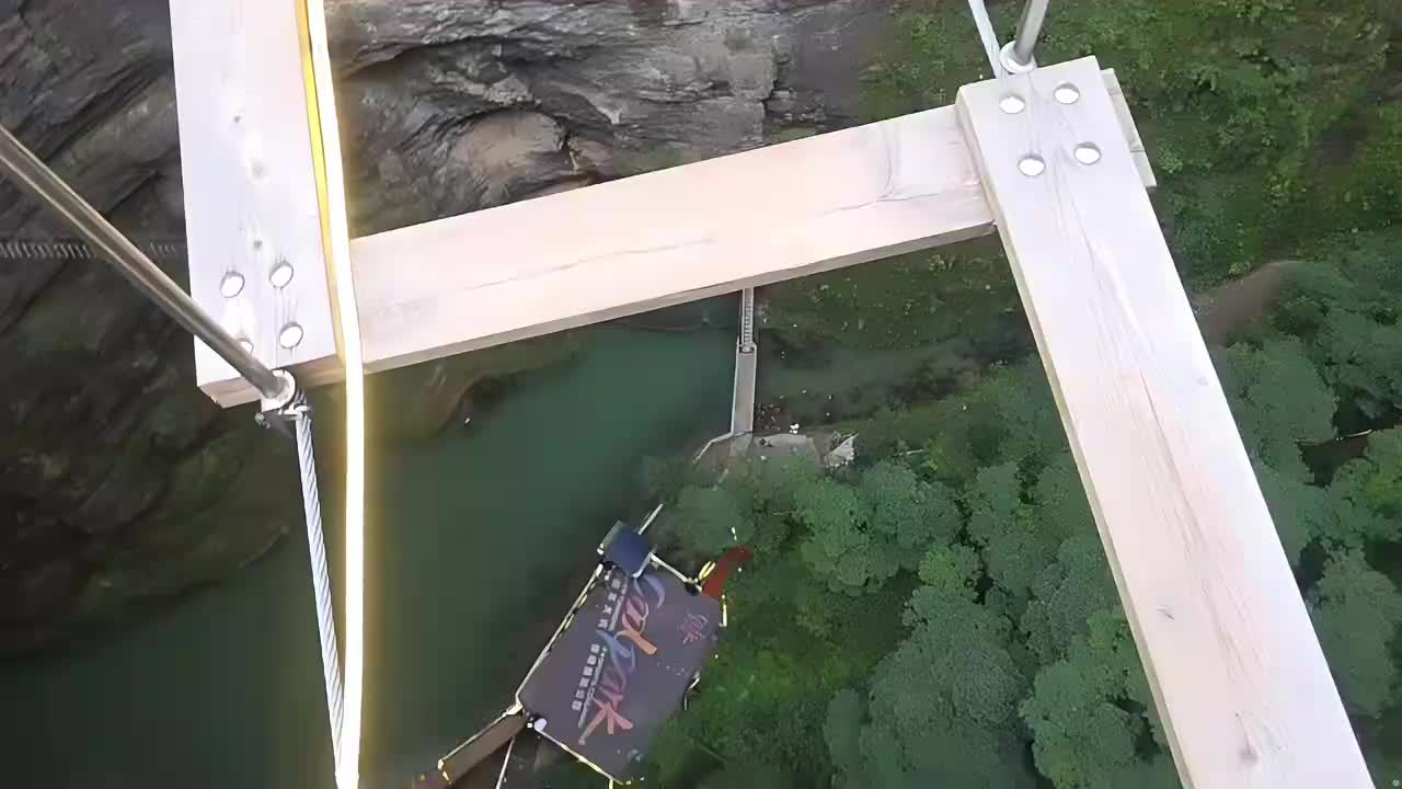 尖勾旅行团