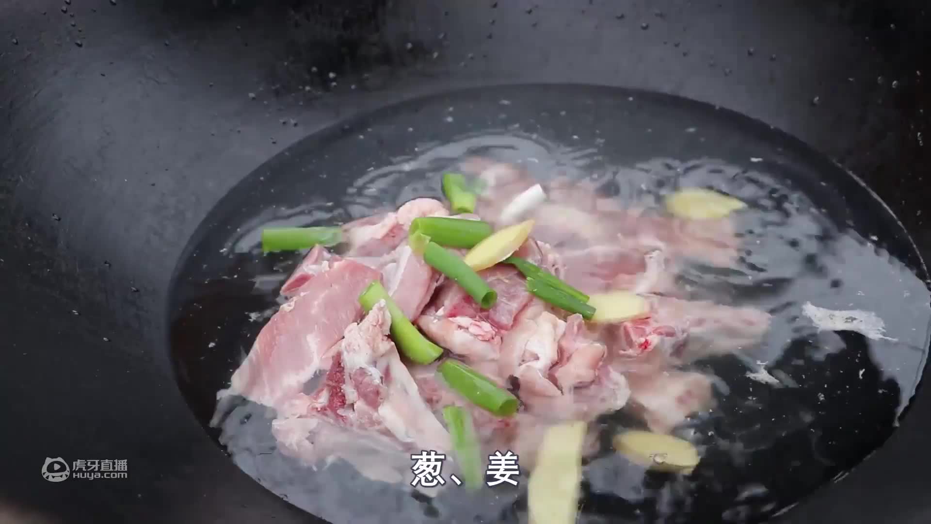 天仓吃饺子，一把韭菜，60块钱肉馅，煮了2锅水饺，差点吃光