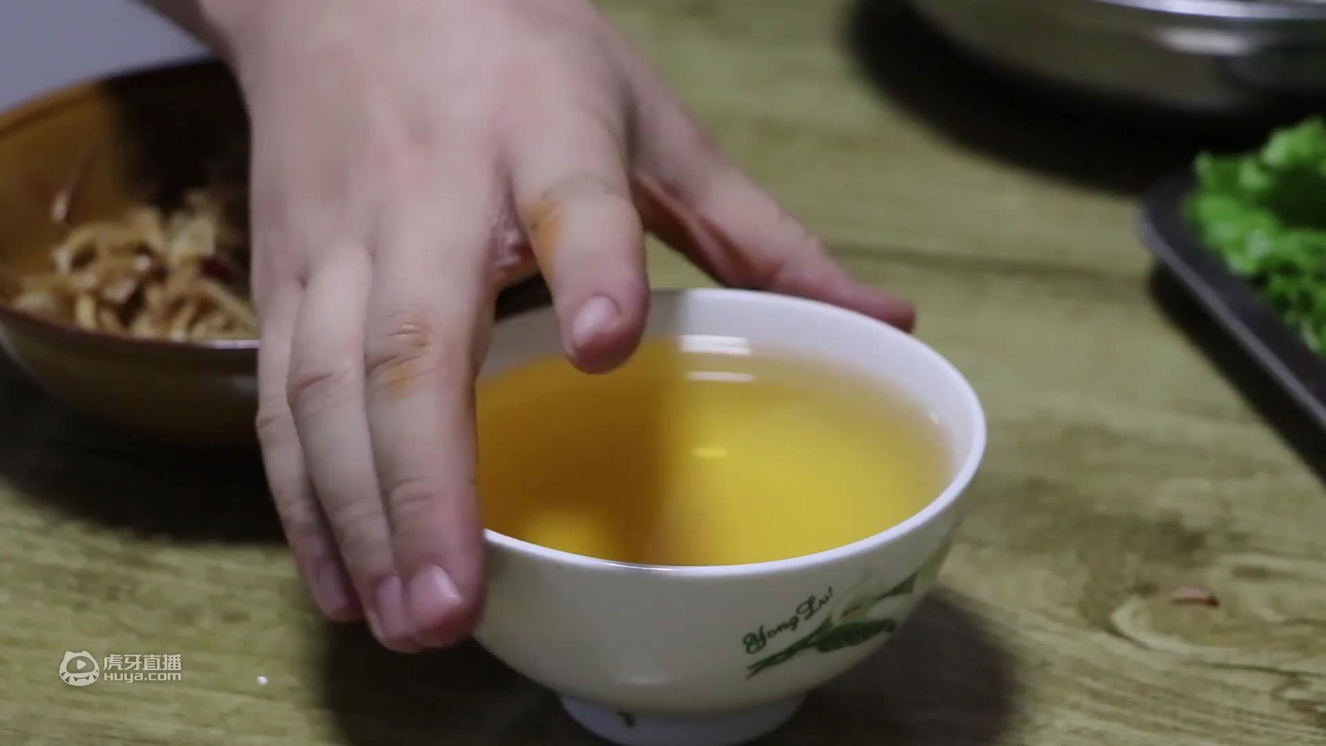 天仓吃饺子，一把韭菜，60块钱肉馅，煮了2锅水饺，差点吃光
