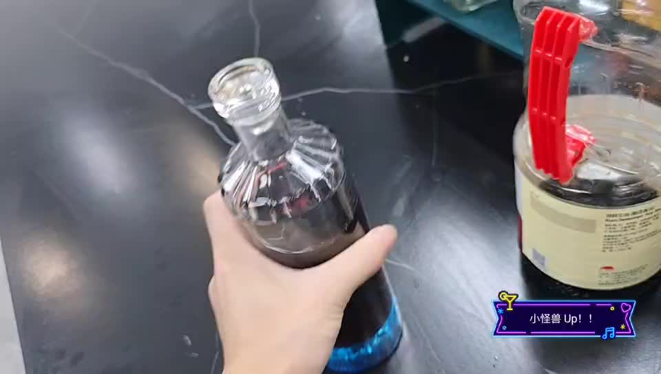 我们想去泳池玩