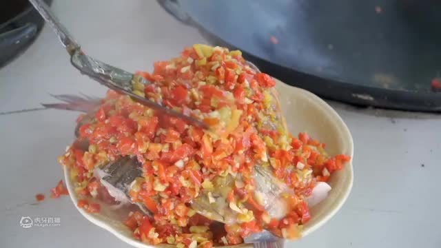 秋妹感冒好了，安排一个超麻辣火锅，涮点毛肚黄喉巴适得板