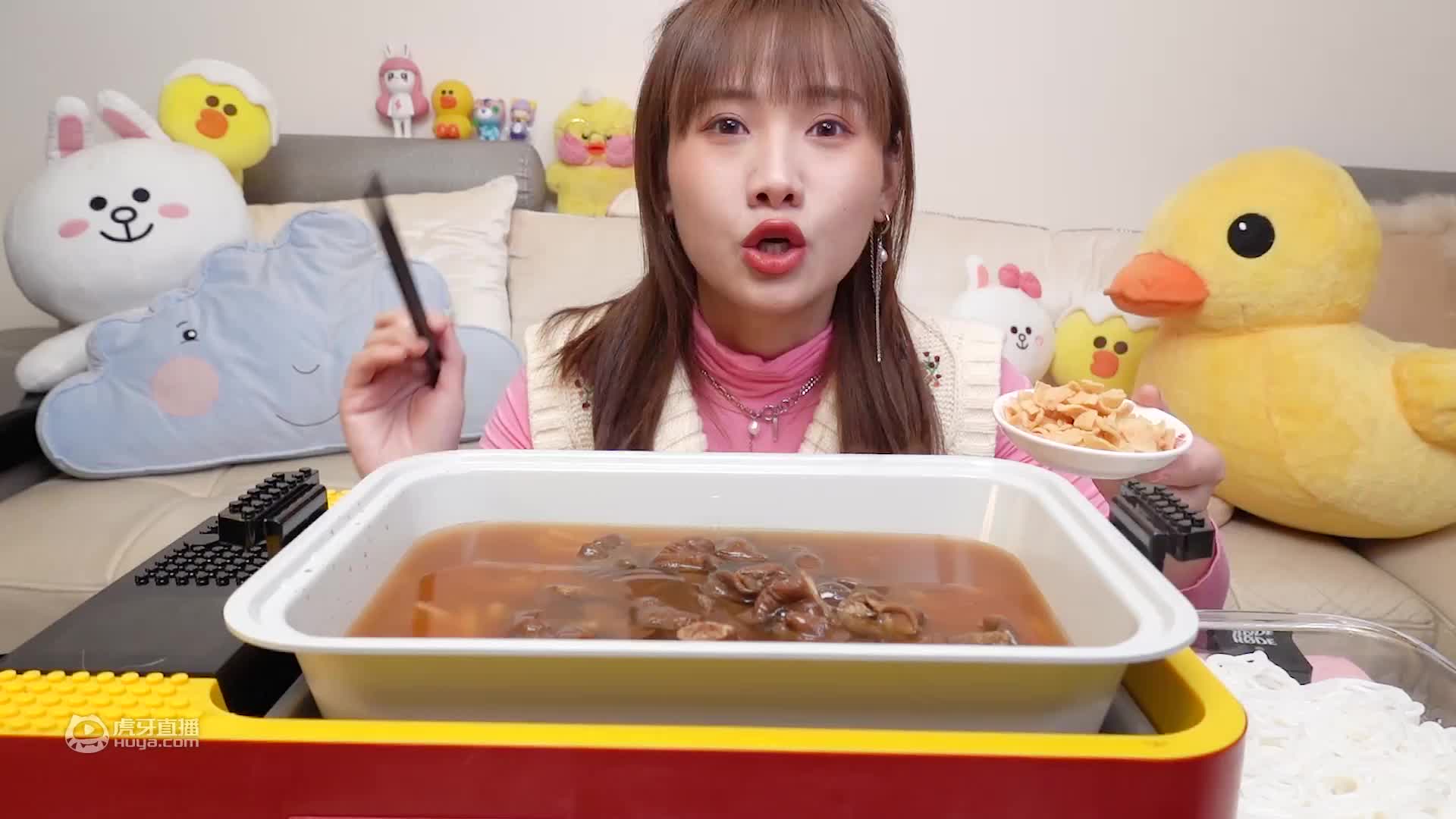 密子君·在家偷煮螺蛳粉，嗦得正嗨老妈回来了！接下来真没想到