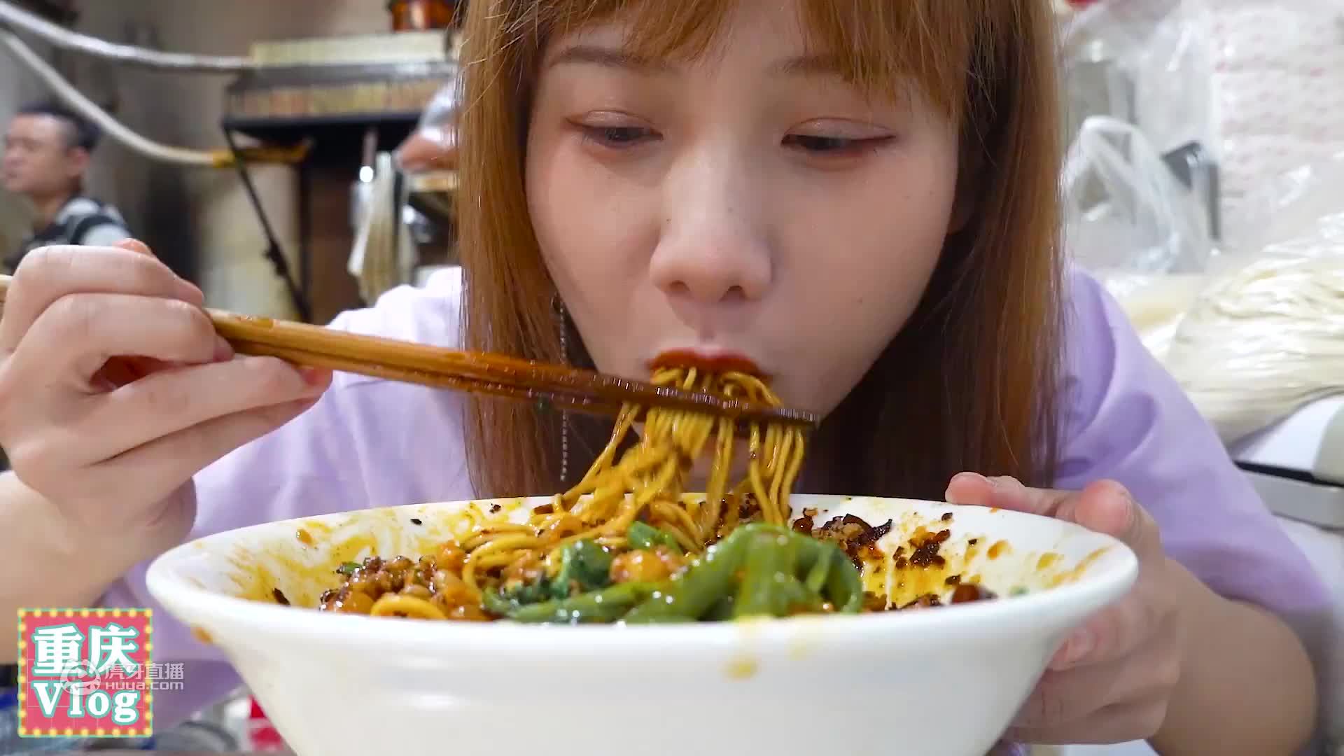 密子君·重庆老面馆家家随便选！嗦粉全是坨坨肉，嘴唇都遭麻肿 (珍惜粮食，拒绝浪费)