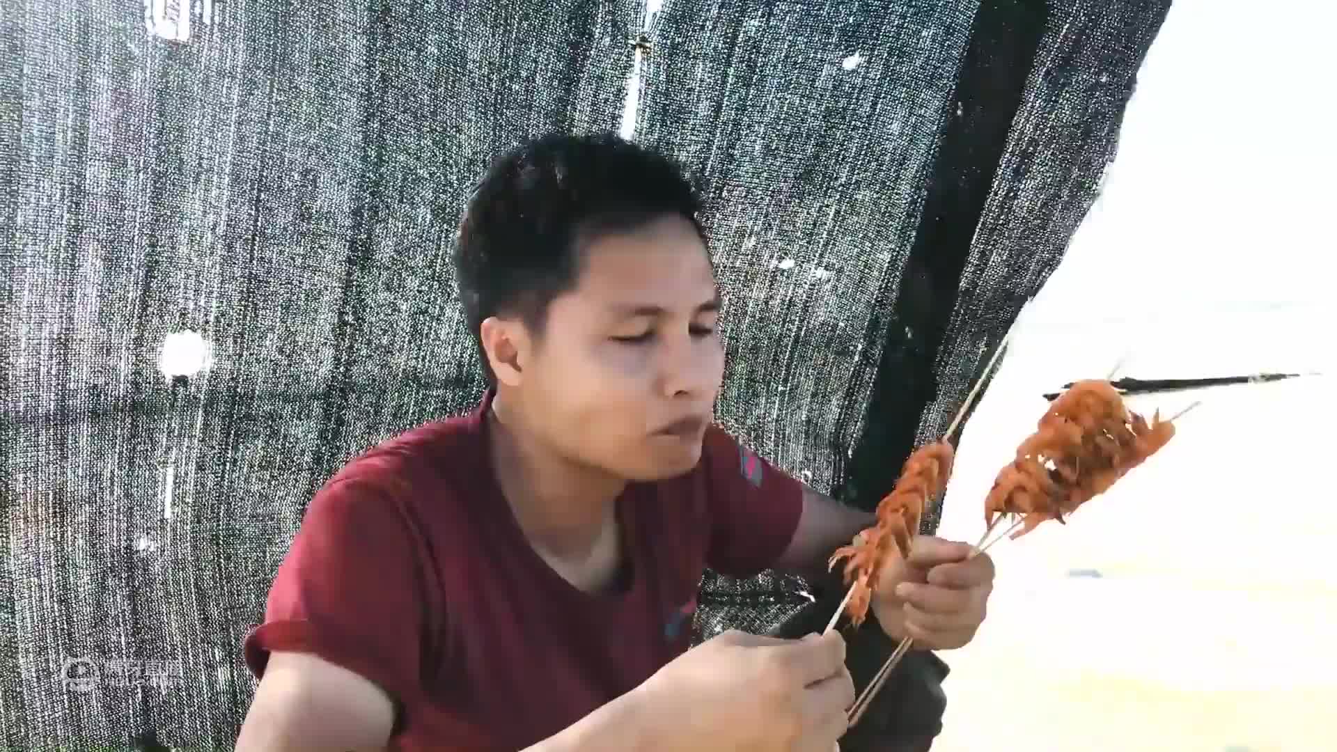 又到了吃生蚝的季节，阳江炊蚝做法简单，口感却鲜嫩无比