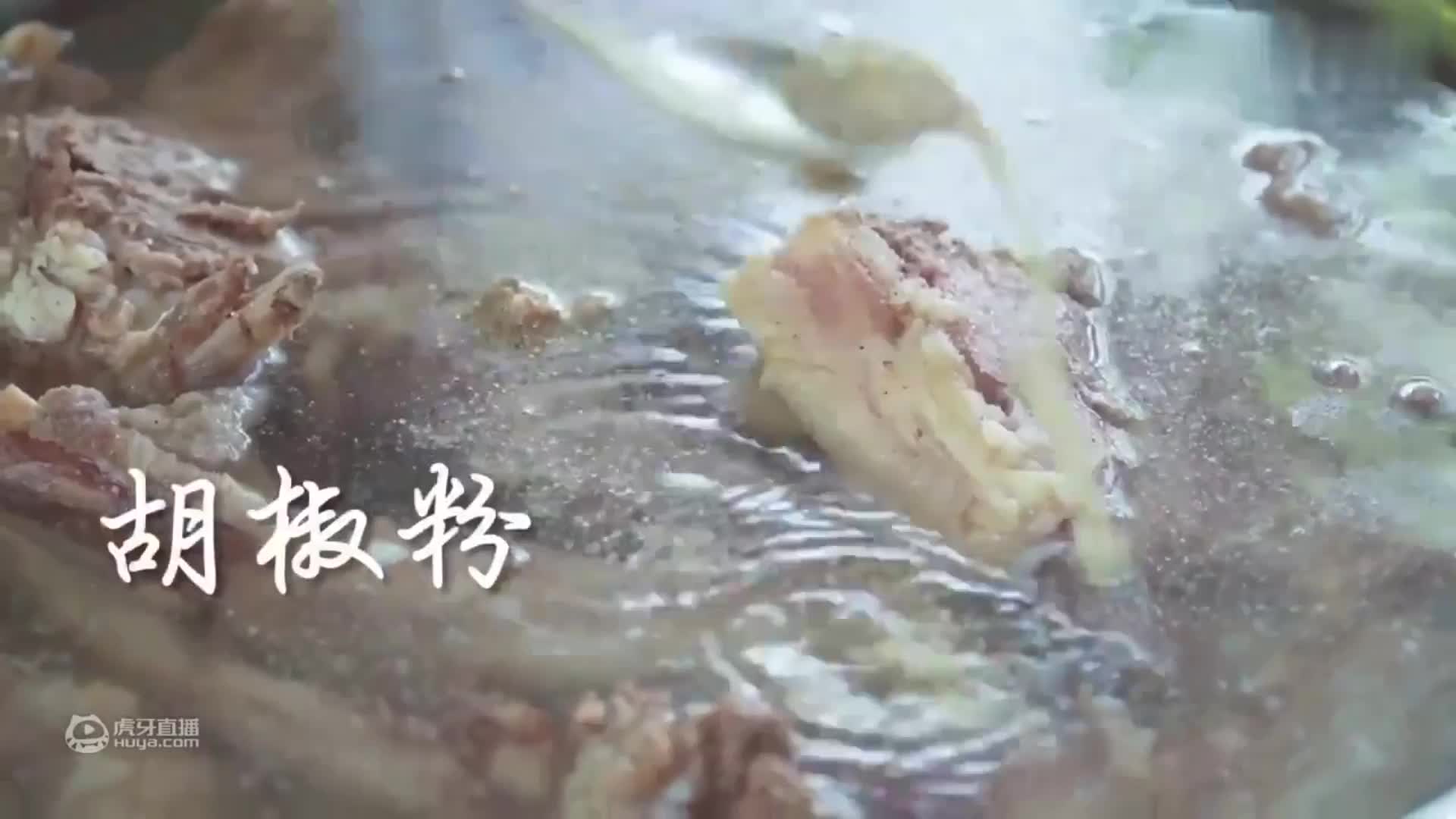 小雨和金老师打牌输了,气得做一锅尖椒肥肠，香辣脆嫩吃过瘾了