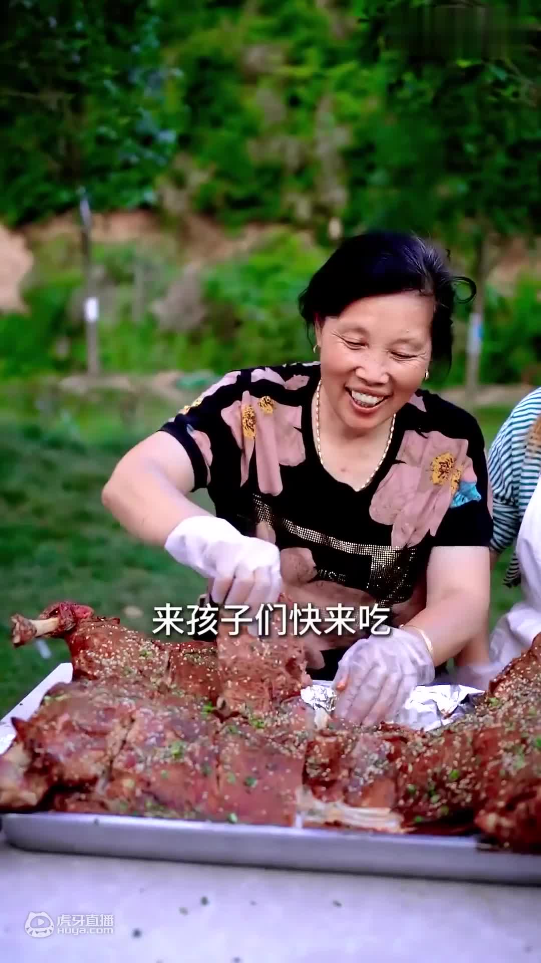 姥姥做的巧克力西瓜蛋糕真的太好吃了