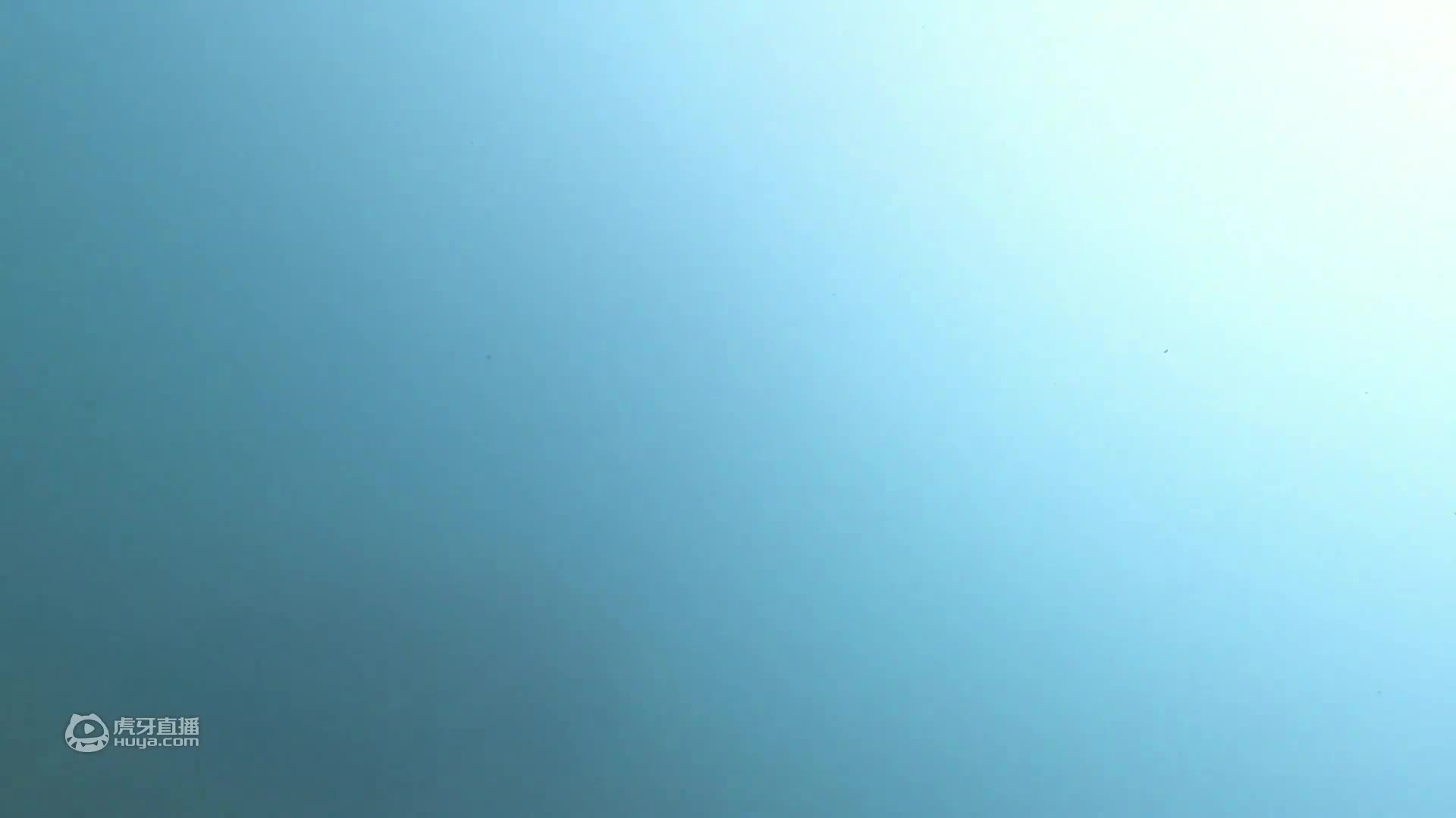 牛人赶海，无氧深潜海底伏击铁甲巨鲳！浮潜横渡2500米爆打鱼群！
