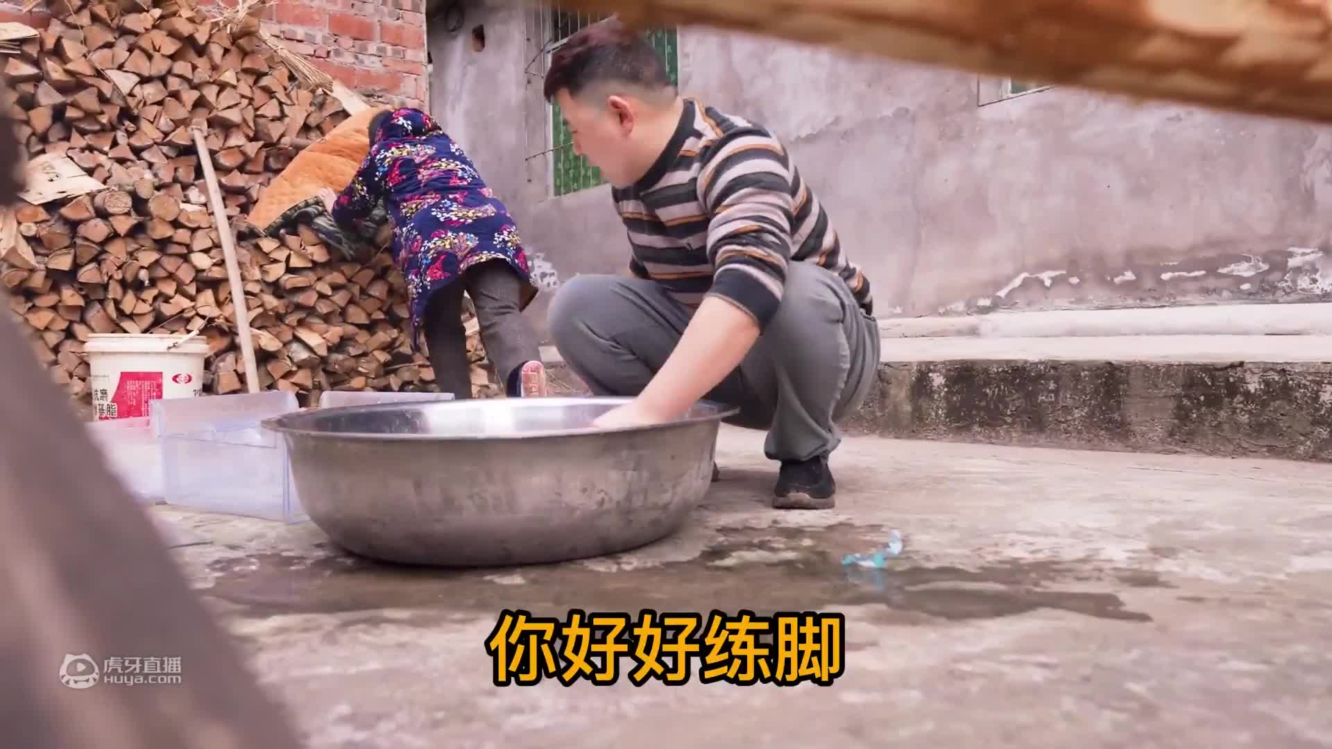 4斤辣椒1斤折耳根，超小厨做虎皮辣椒拌着吃，配着稀饭太过瘾了