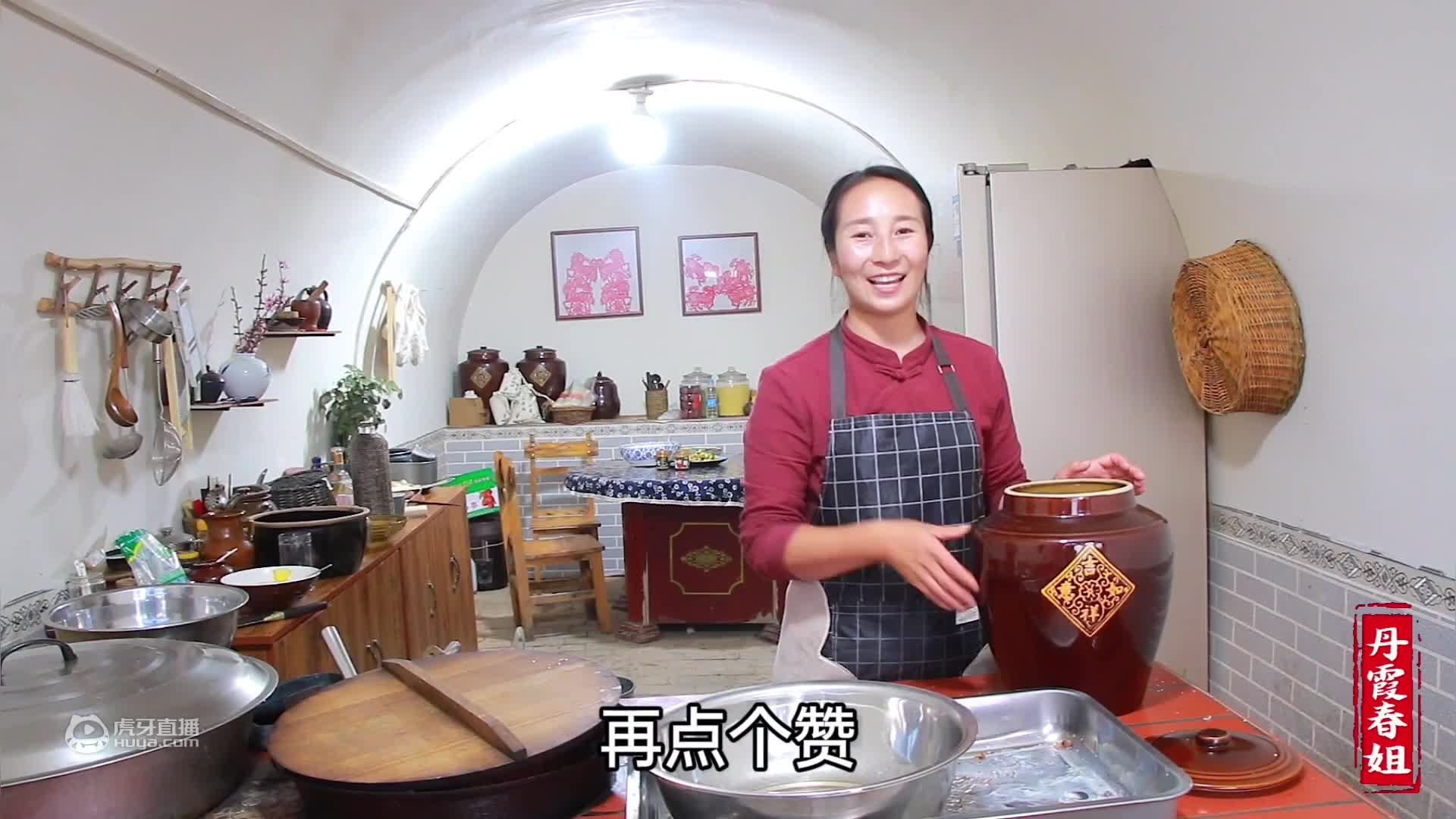 春姐做火遍大街小巷的炸串，农村小院里喝着啤酒撸着串，太舒服了