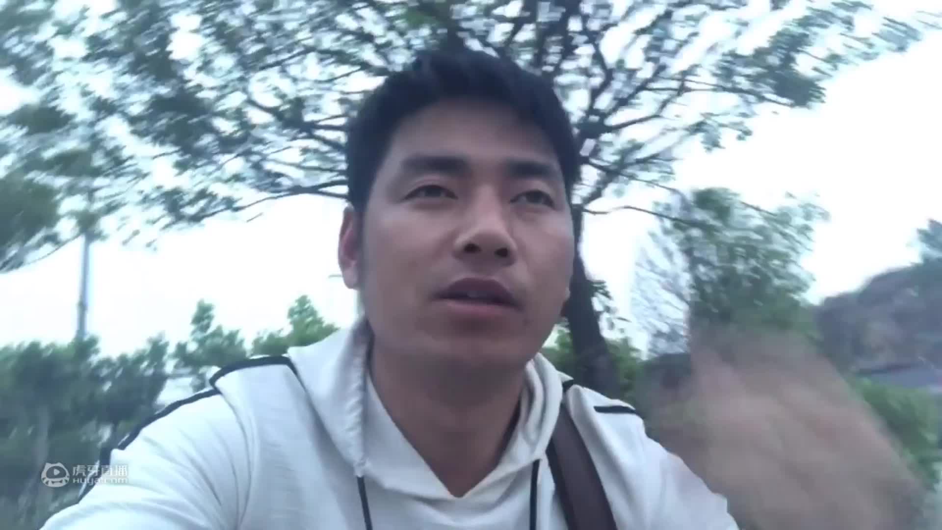 终于明白为啥那么多人想去富士康了，下班路上的美女，说明一切