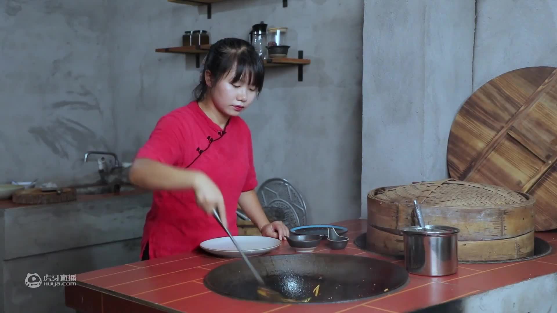 闻着花香味，在悬崖边找了美味的食材