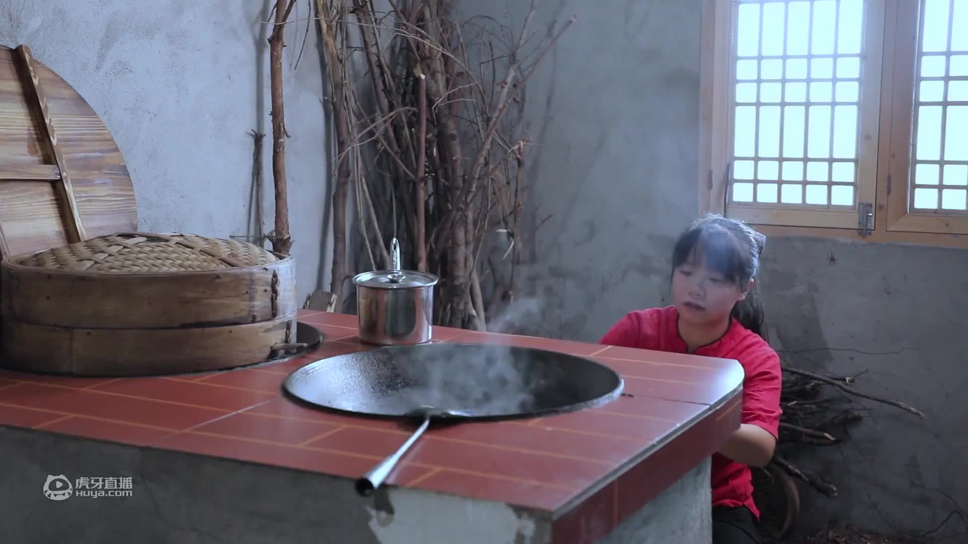 闻着花香味，在悬崖边找了美味的食材