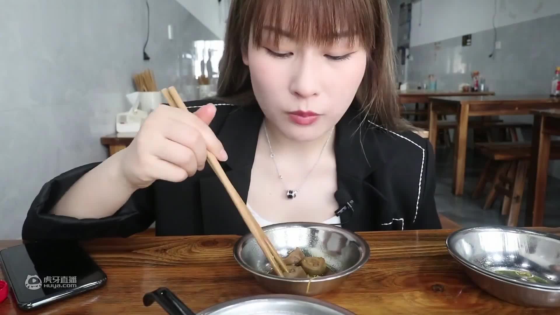 满满红油的饺子配酥酥的玉兰饼【小陆的陆吃】