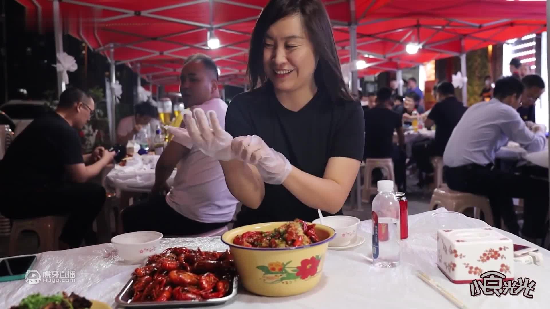 无锡美女不当老总干厨师，IT跨行炖卤肉，碗碗上2斤，块块土猪肉