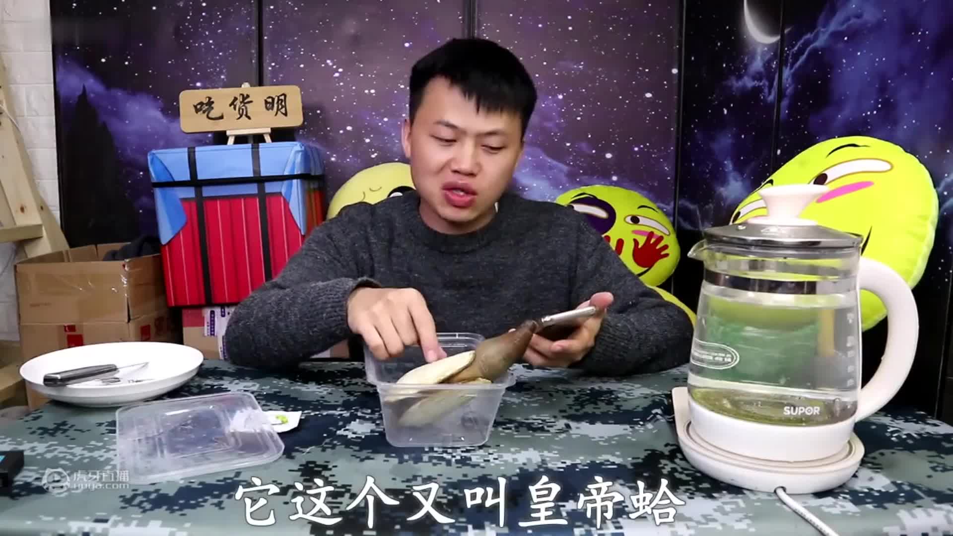 试吃风靡全网的“死神锅巴”，签下生死状后咬一口，口水都止不住