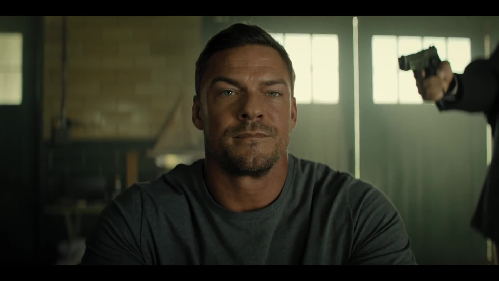 沙包那么大的拳头配上灰色脑细胞