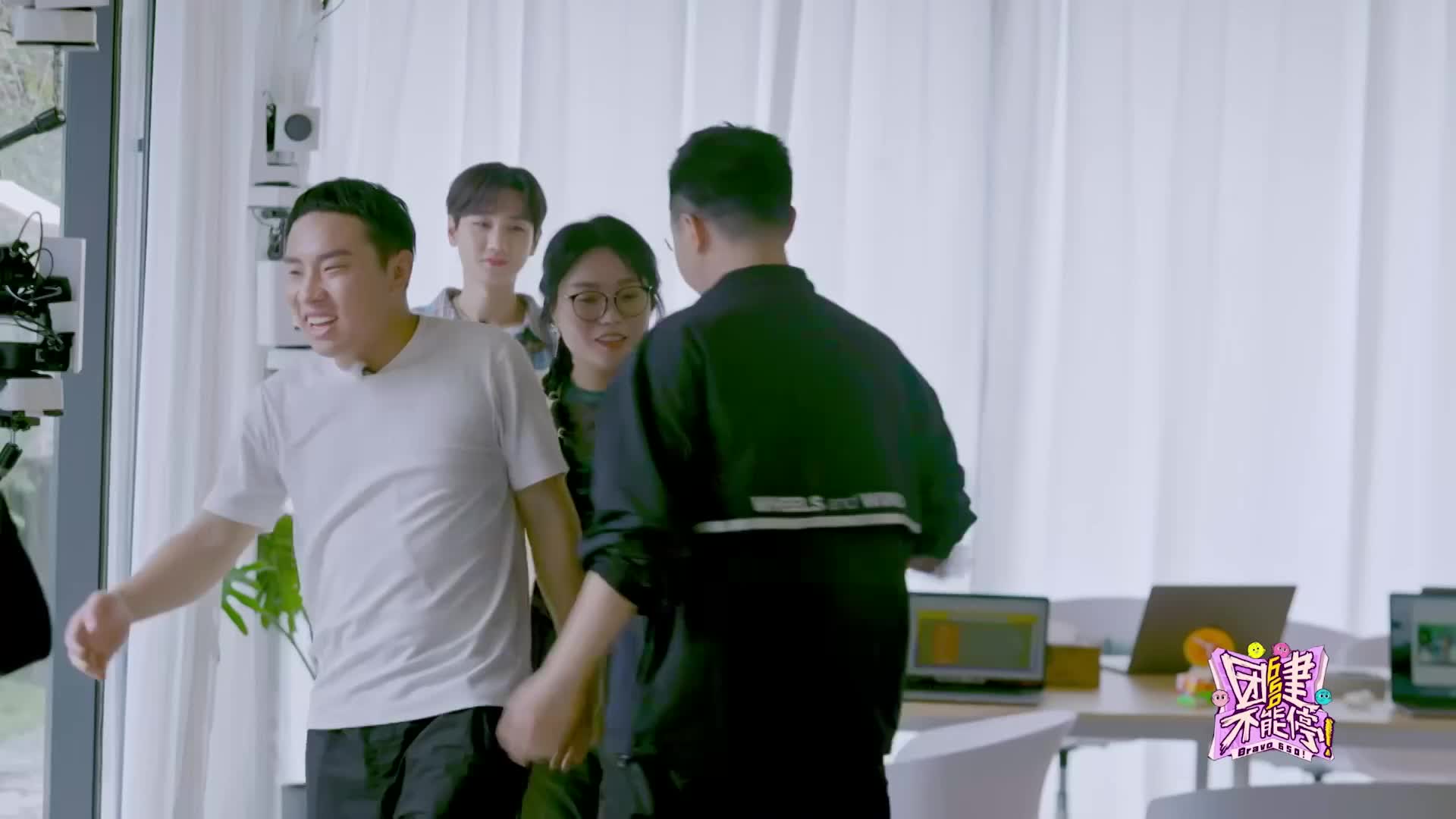 啥都不做都好好笑 