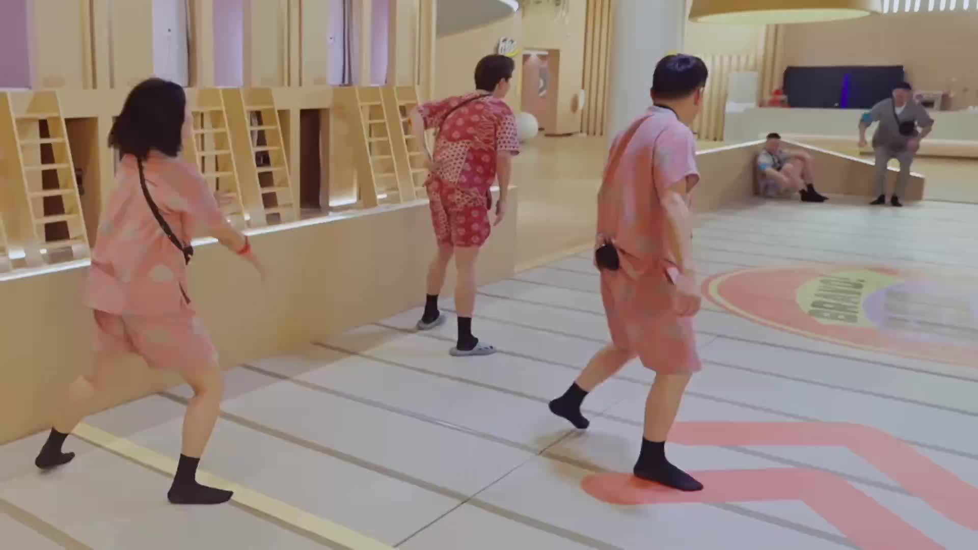 啥都不做都好好笑 