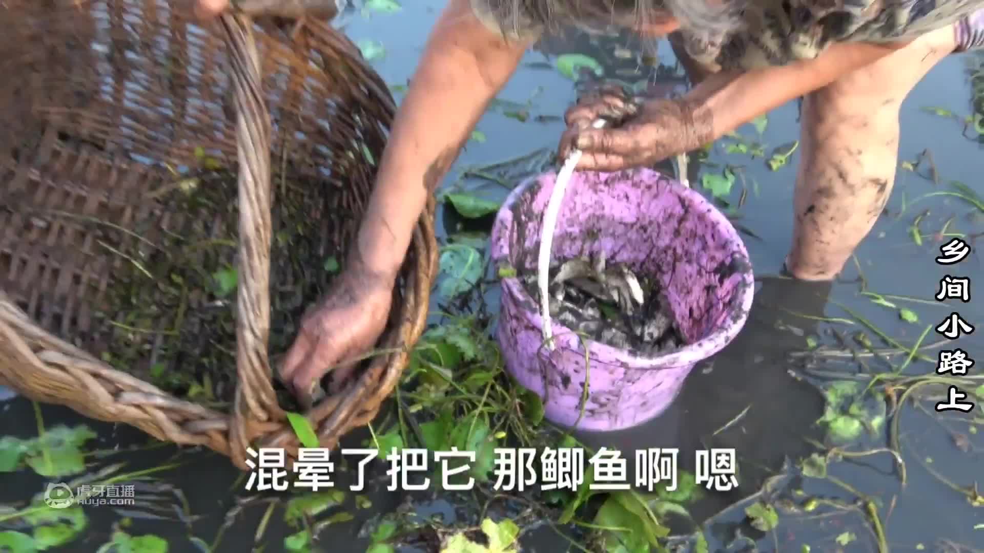真是高手在民间，农村大哥用闲置东西做艘船，这样做他能成功吗？