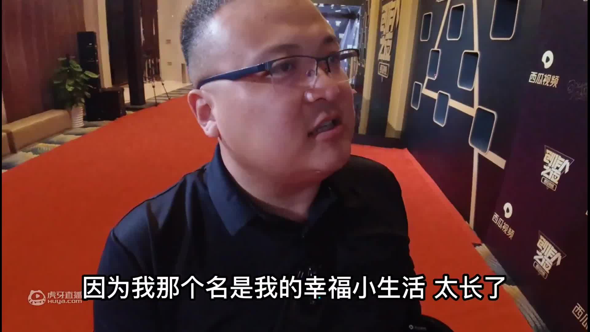 喷香哥坐飞机，七星级酒店吃煎饼卷火腿肠，吃榨菜喝啤酒，吃的香