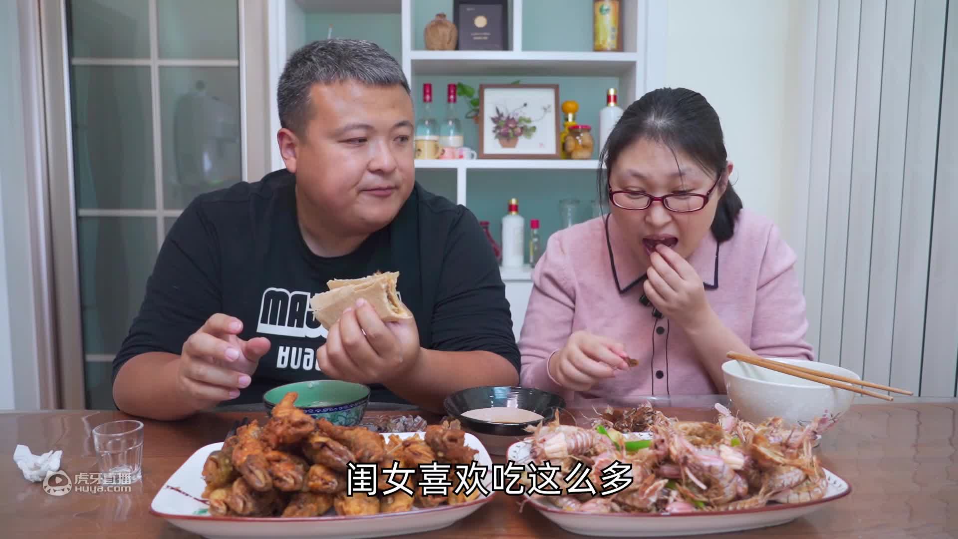 喷香哥坐飞机，七星级酒店吃煎饼卷火腿肠，吃榨菜喝啤酒，吃的香