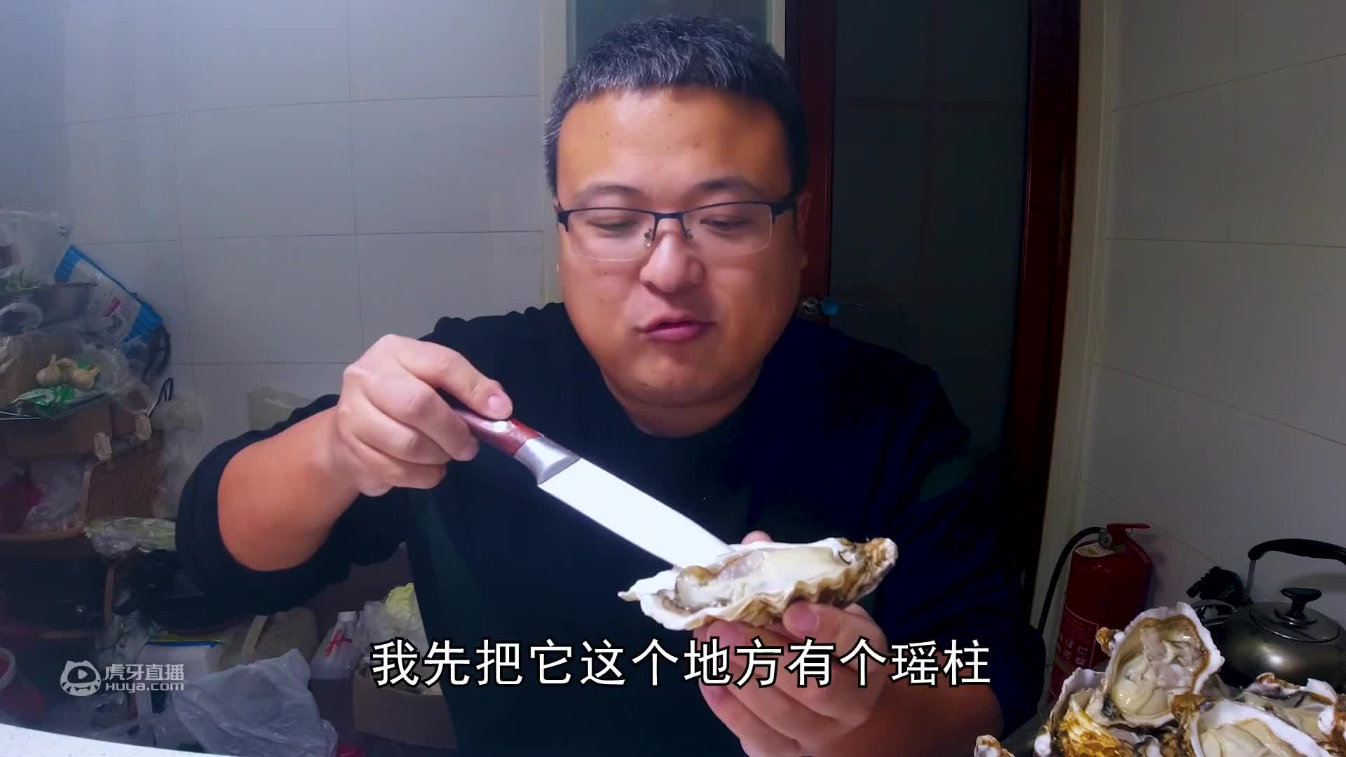 喷香哥坐飞机，七星级酒店吃煎饼卷火腿肠，吃榨菜喝啤酒，吃的香