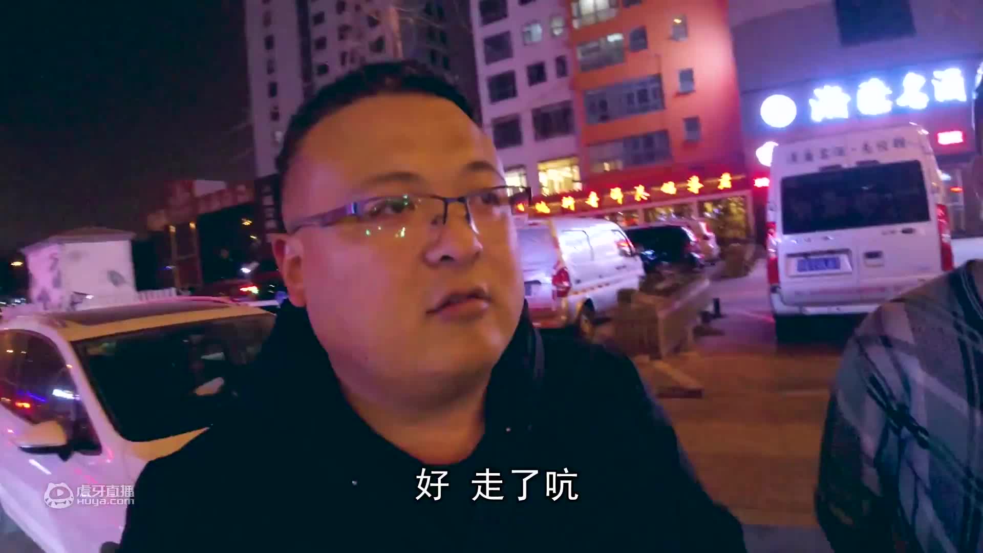 喷香哥坐飞机，七星级酒店吃煎饼卷火腿肠，吃榨菜喝啤酒，吃的香
