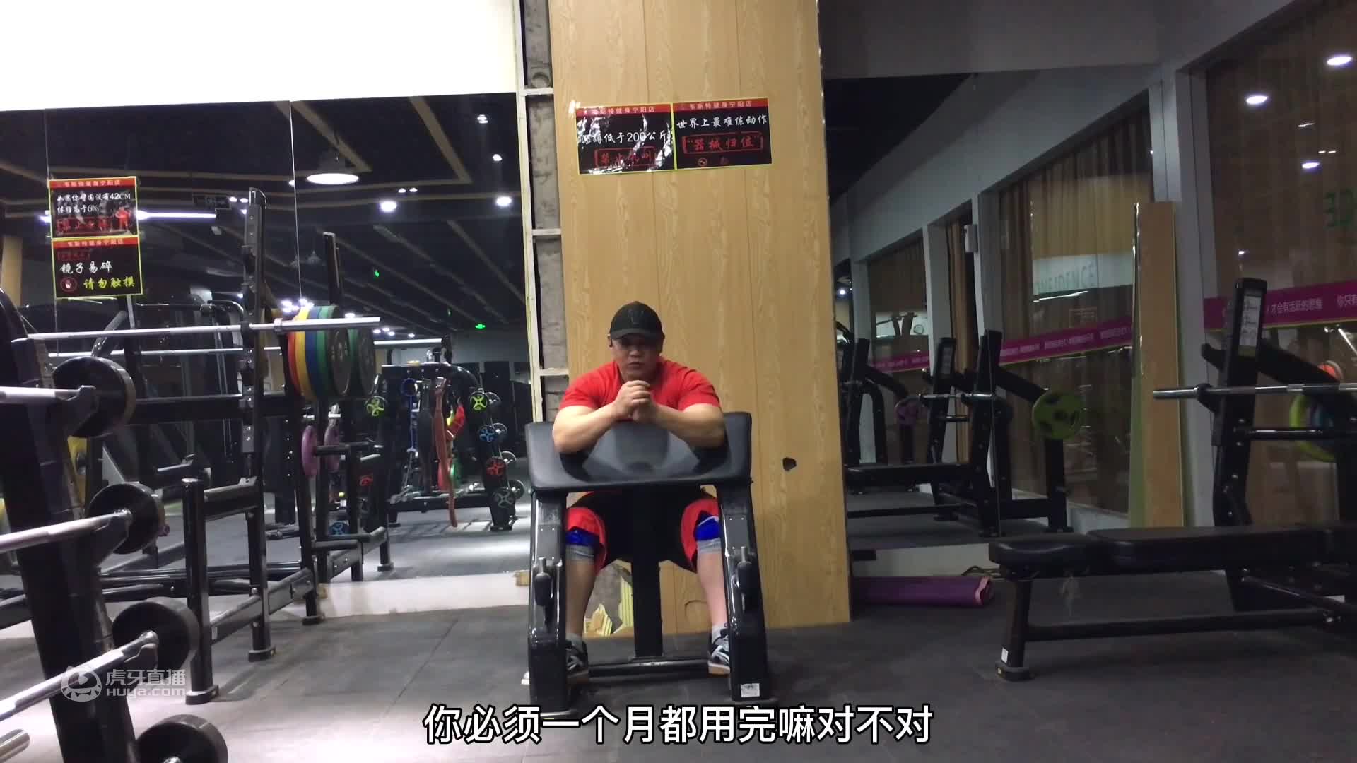这1个宽阔胸肌的动作，每周练4组，半年增加胸肌宽度