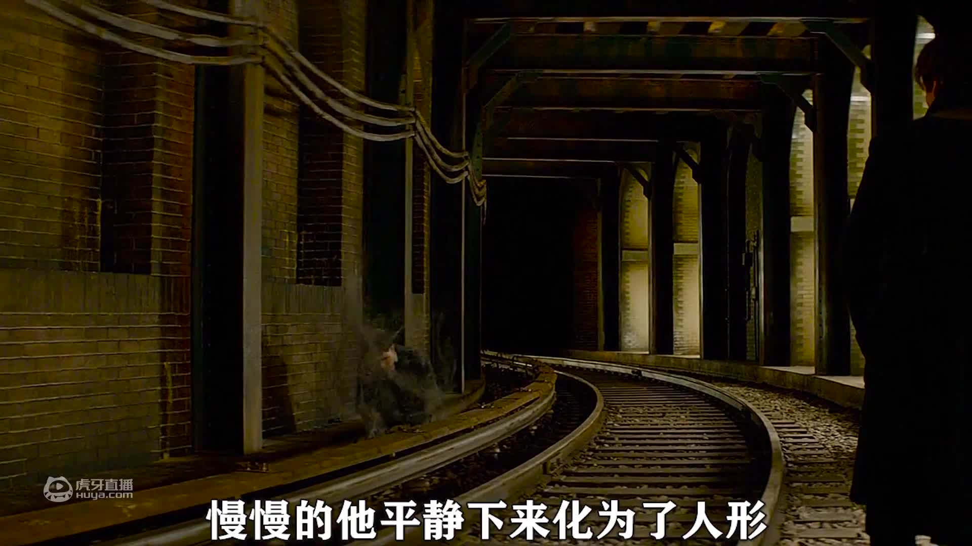 这个男人不仅会魔法，还是一个超级英雄！