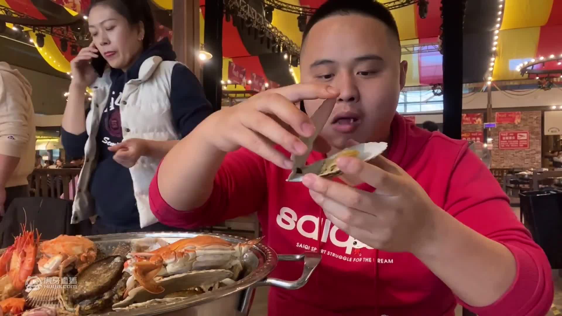 大连239海鲜自助，简直就是海鲜市场，海鲜的个头超级大！