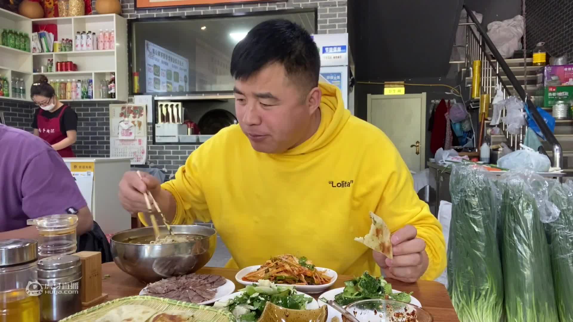 大连65元自助烤肉，羊肉大串烤的滋滋冒油，阿谦给老板吃哭了