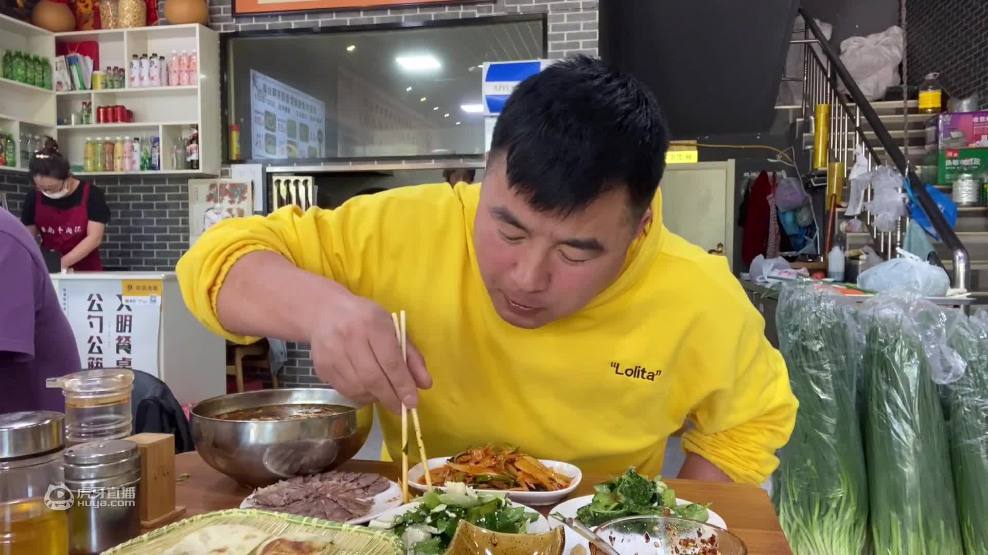 大连65元自助烤肉，羊肉大串烤的滋滋冒油，阿谦给老板吃哭了