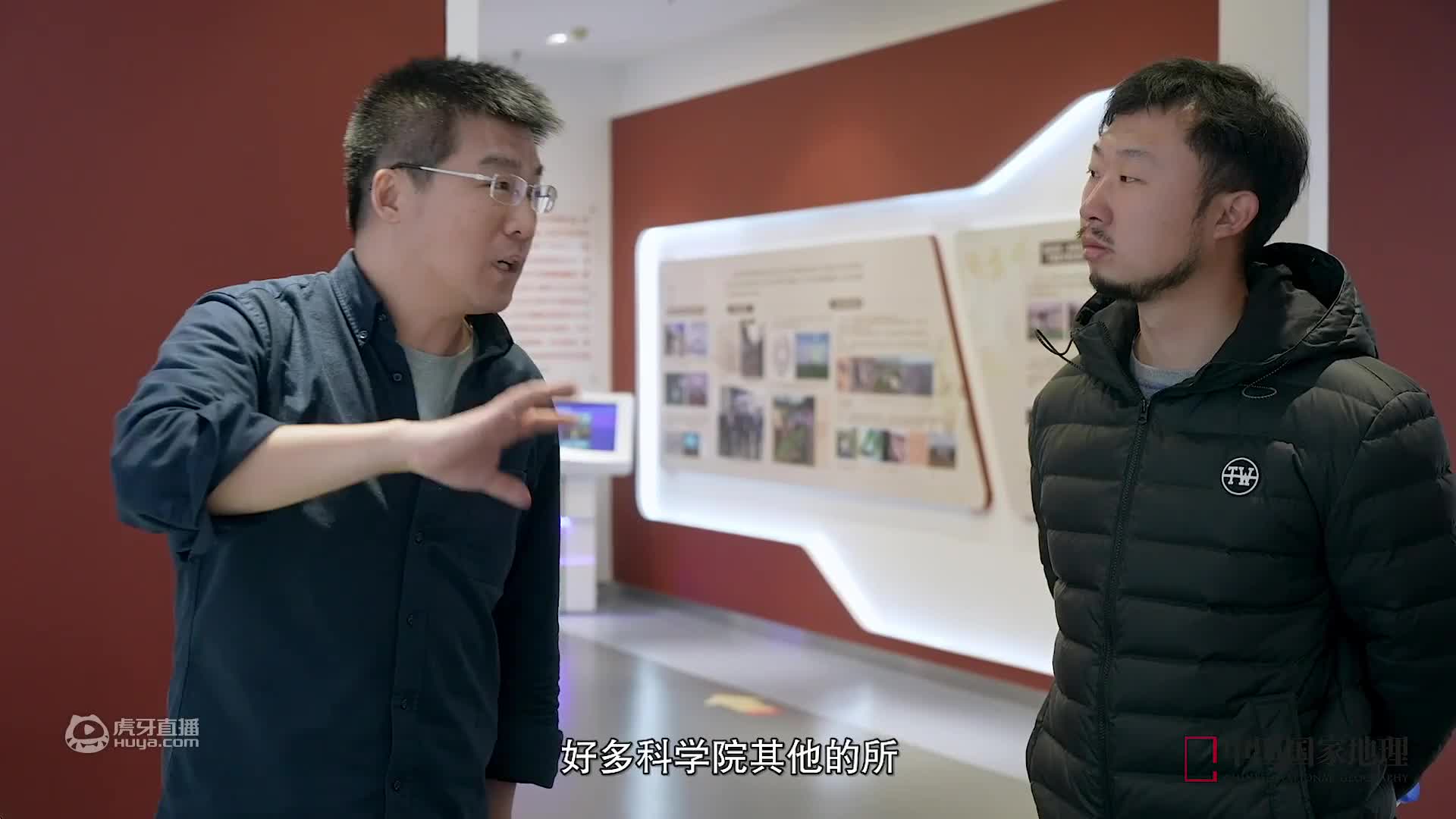 请把这款唐妆和宋妆焊在这位编导脸上，尤其是唐妆