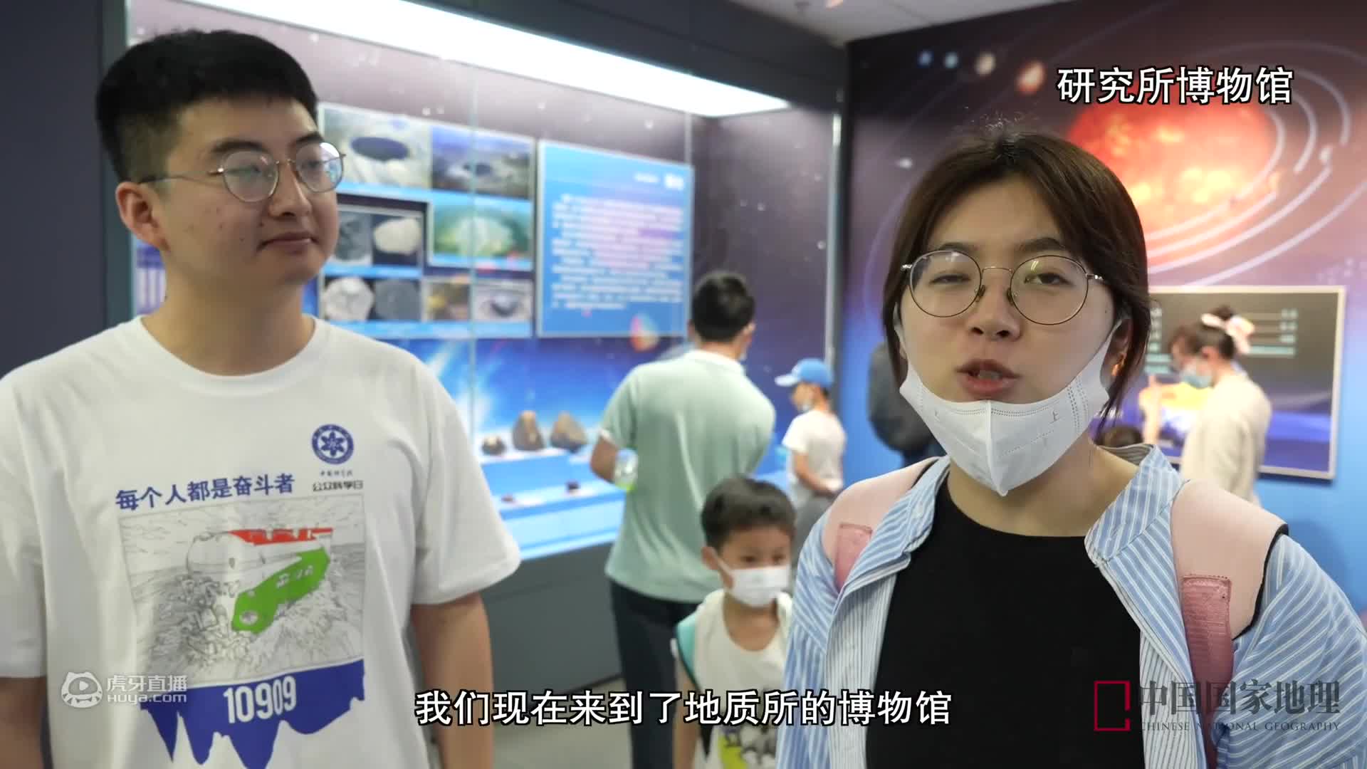 请把这款唐妆和宋妆焊在这位编导脸上，尤其是唐妆