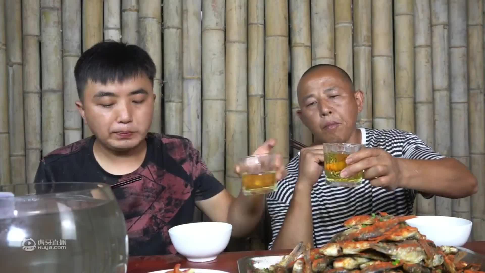 130买个猪头，做道“卤香猪头”，3兄弟直接上手，大口吃肉真爽